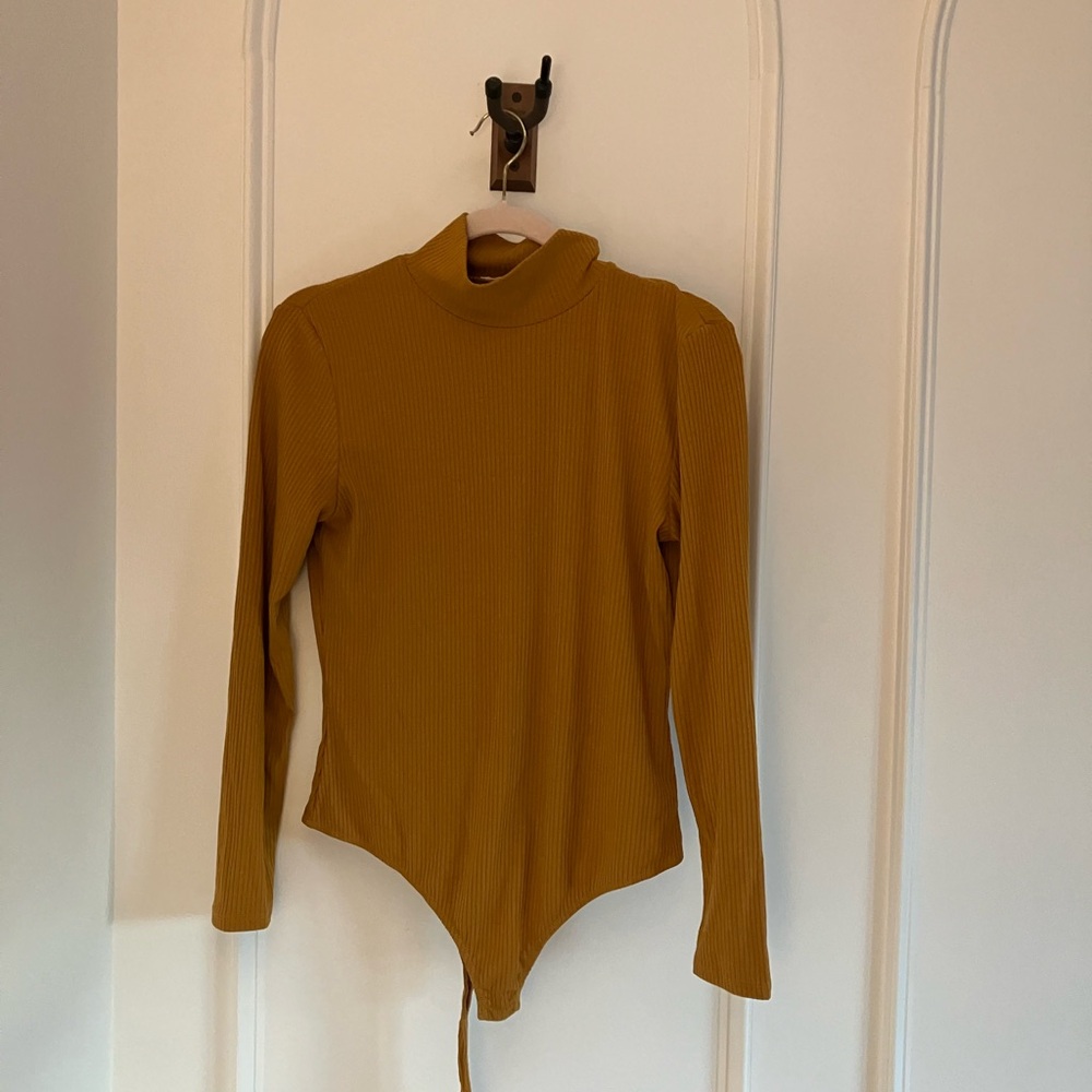 Elodie ribbed Golden Long Sleeve Bodysuit